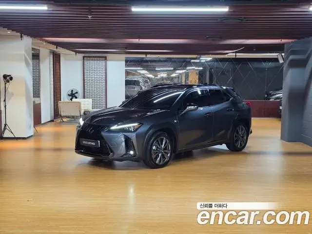 Lexus UX300h, 2026