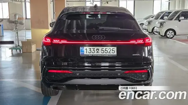 Audi Q5 2025 — Фото 1/16