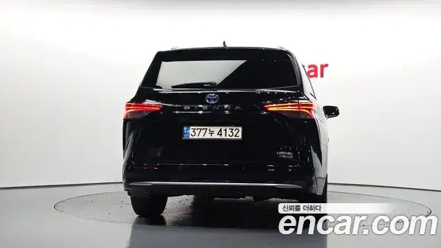 Toyota Sienna 2021 — Şəkil 23/31