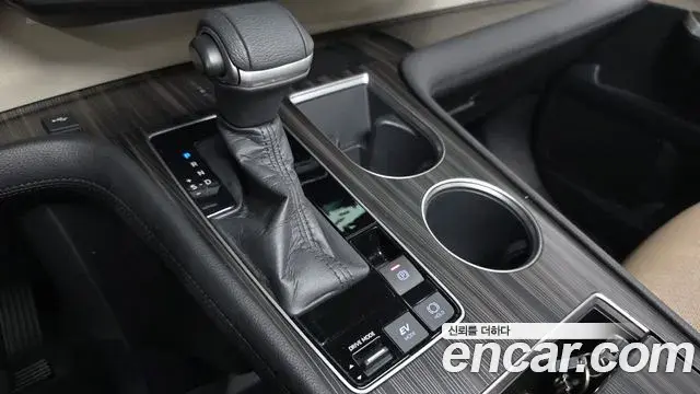Toyota Sienna 2021 — Şəkil 10/31