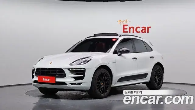 Porsche Macan 2018 — Photo 1/20