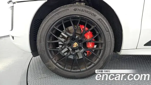Porsche Macan 2018 — Photo 5/20
