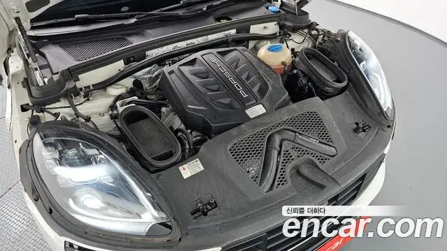 Porsche Macan 2018 — Photo 6/20