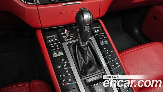 Porsche Macan 2018 — Photo 9/20
