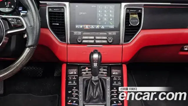 Porsche Macan 2018 — Photo 17/20
