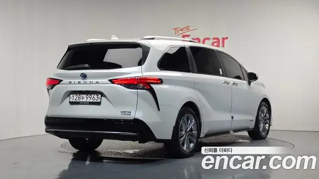 Toyota Sienna 2021 — ფოტო 27/38