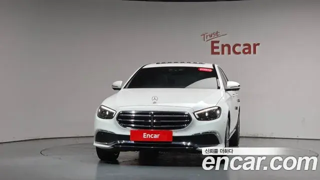 Mercedes-Benz E-Class 2023 — Photo 3/20