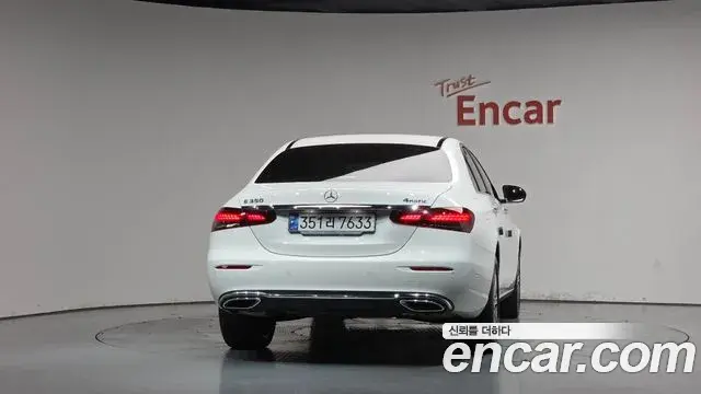 Mercedes-Benz E-Class 2023 — Photo 4/20