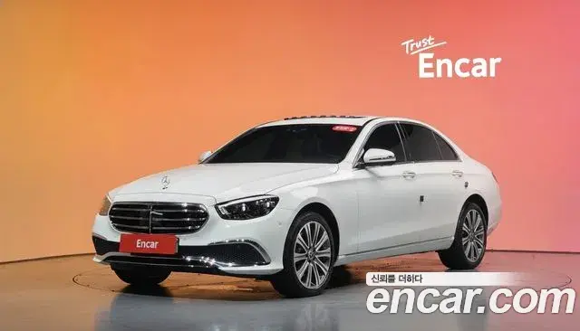 Mercedes-Benz E-Class 2023 — Photo 1/20