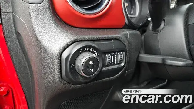Jeep Wrangler 2018 — Фото 16/20