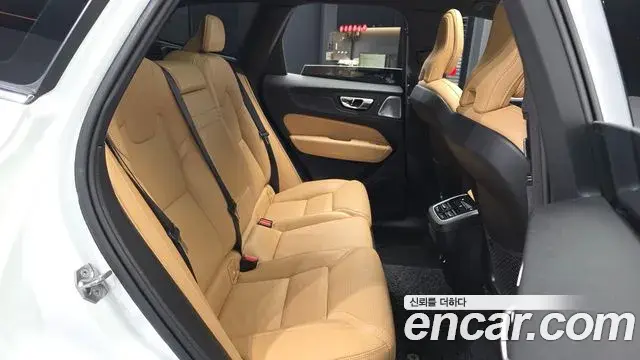 Volvo XC60 2019 — Photo 12/33