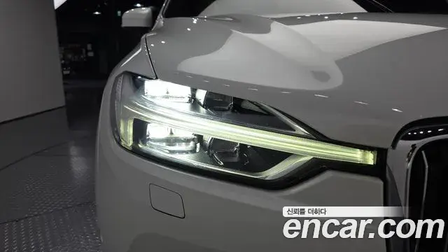 Volvo XC60 2019 — Photo 23/33