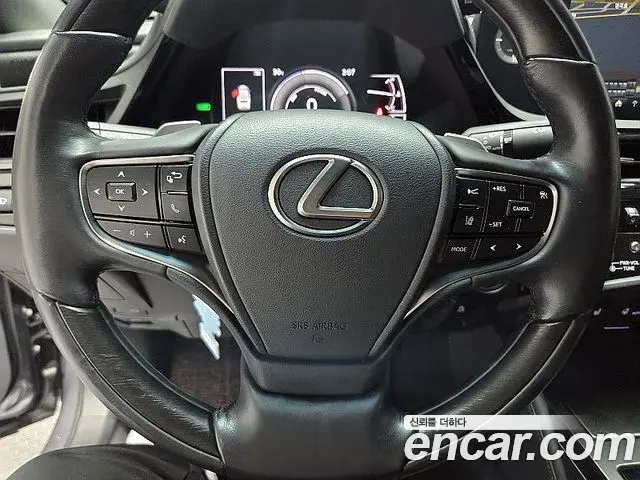 Lexus ES300h 2022 — Photo 12/18