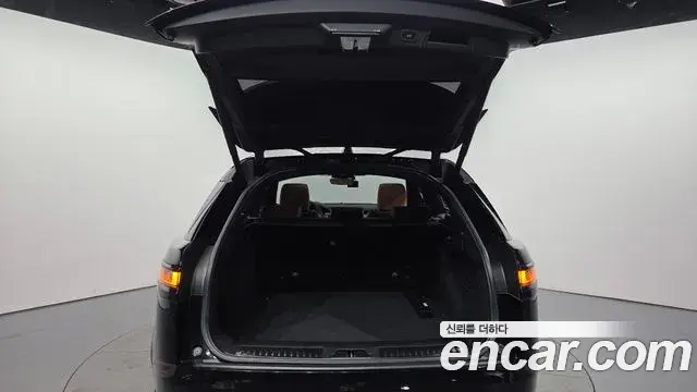 Land Rover Range Rover Velar 2018 — Photo 21/33