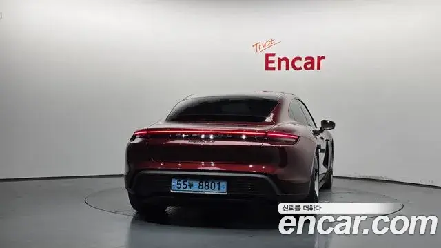 Porsche Taycan 2020 — Photo 7/36