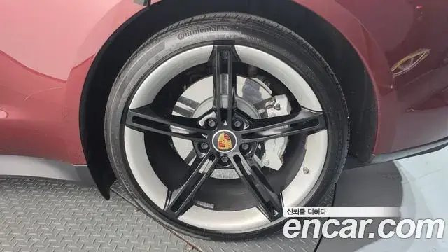 Porsche Taycan 2020 — Photo 32/36