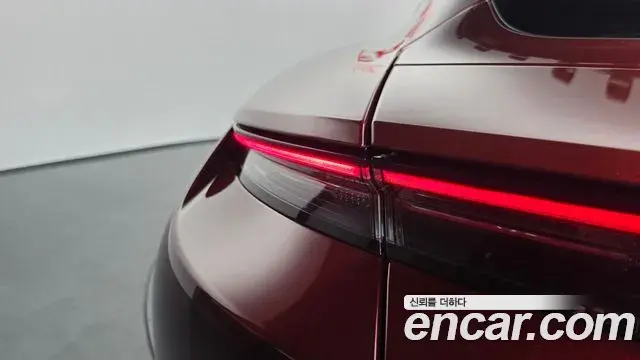 Porsche Taycan 2020 — Photo 2/36