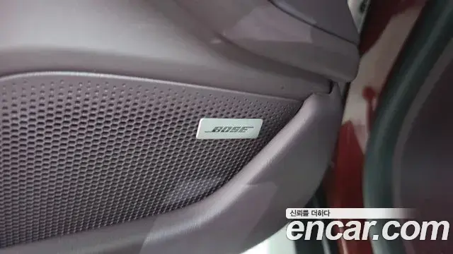 Porsche Taycan 2020 — Photo 13/36
