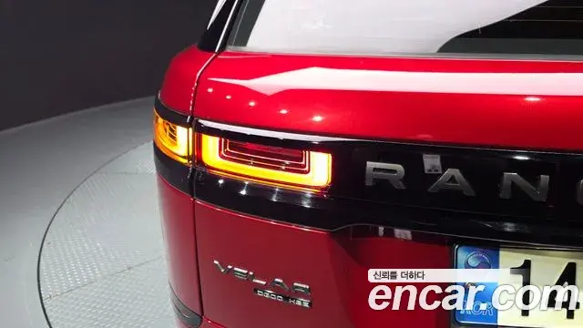 Land Rover Range Rover Velar 2018 — Şəkil 29/35