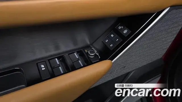 Land Rover Range Rover Velar 2018 — Şəkil 13/35
