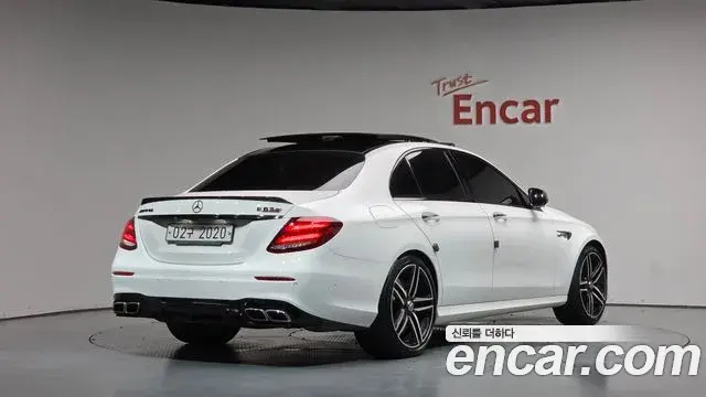 Mercedes-Benz E-Class 2018 — Photo 2/20
