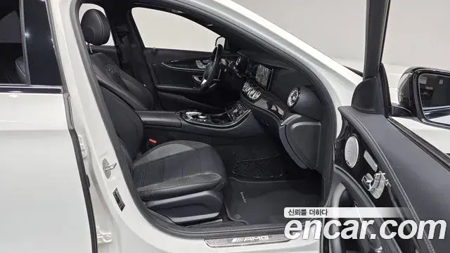 Mercedes-Benz E-Class 2018 — Photo 11/20