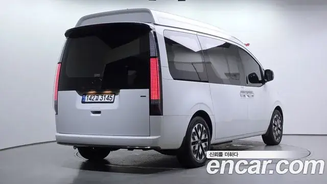 Hyundai Staria 2025 — Photo 2/20