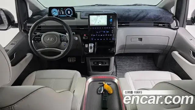 Hyundai Staria 2025 — Photo 7/20
