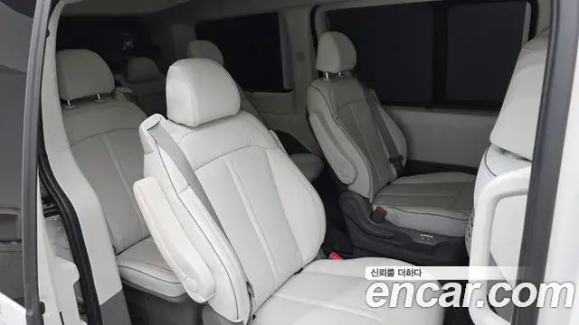 Hyundai Staria 2025 — Photo 11/20