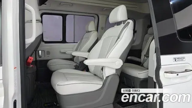 Hyundai Staria 2025 — Photo 12/20