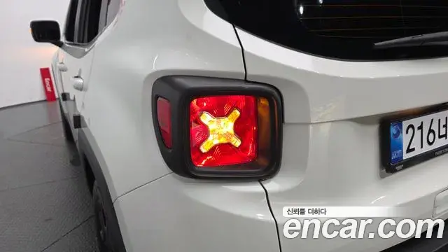 Jeep Renegade 2022 — Photo 13/35