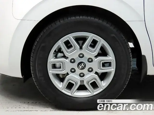 Hyundai Staria 2025 — Фото 19/20