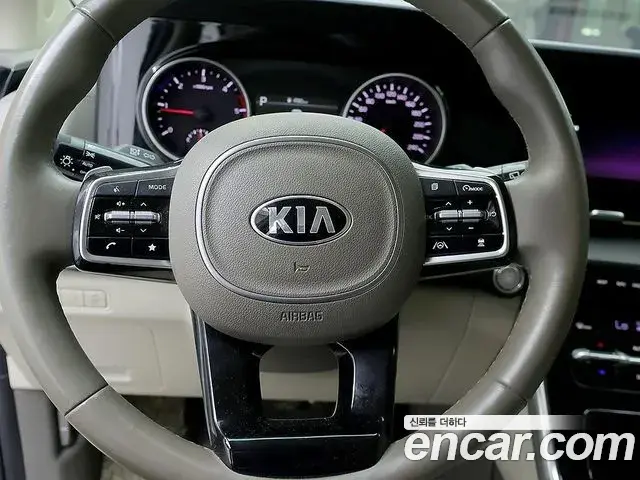 Kia Carnival 2021 — Фото 15/20