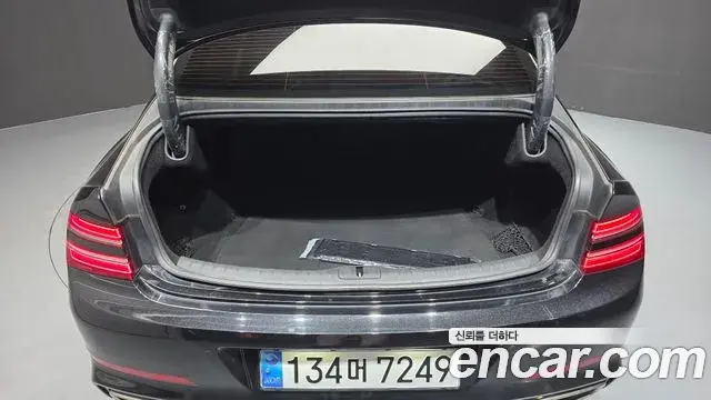 Genesis Electrified G80 2023 — Photo 20/20