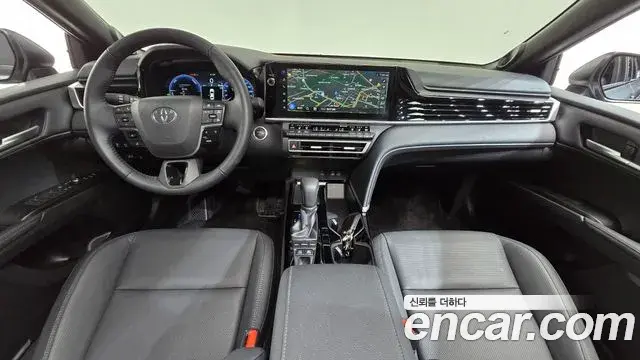 Toyota Camry 2025 — Photo 6/33