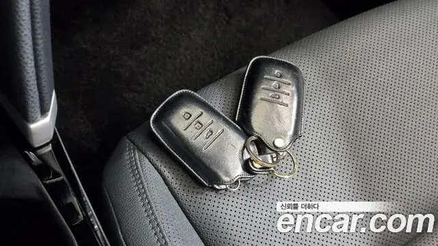 Toyota Camry 2025 — Photo 27/33