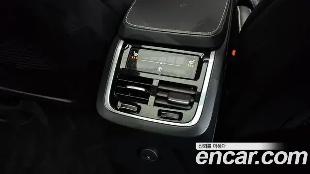 Volvo XC90 2020 — Şəkil 7/41