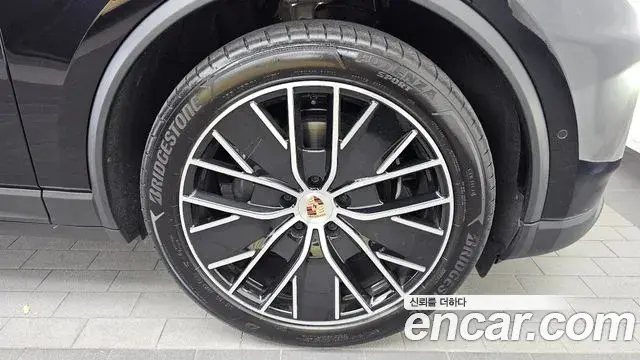 Porsche Macan EV 2025 — ფოტო 11/21