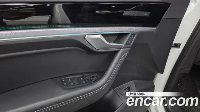 Volkswagen Touareg 2023 — Photo 18/37