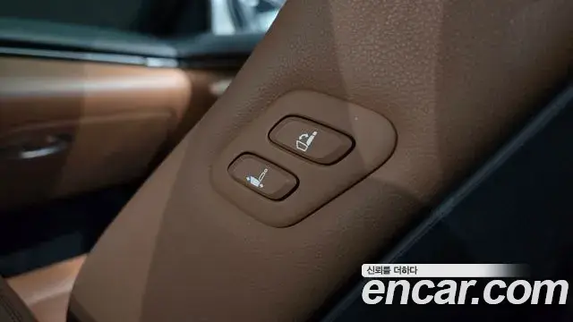 Genesis GV70 2022 — Şəkil 28/31