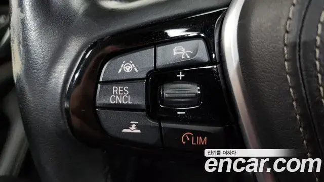 BMW 5 Series 2018 — Фото 17/20