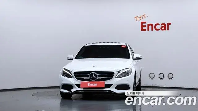 Mercedes-Benz C-Class 2018 — Photo 2/20
