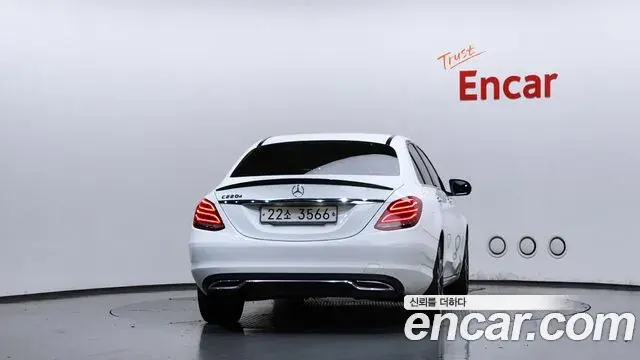 Mercedes-Benz C-Class 2018 — Photo 3/20