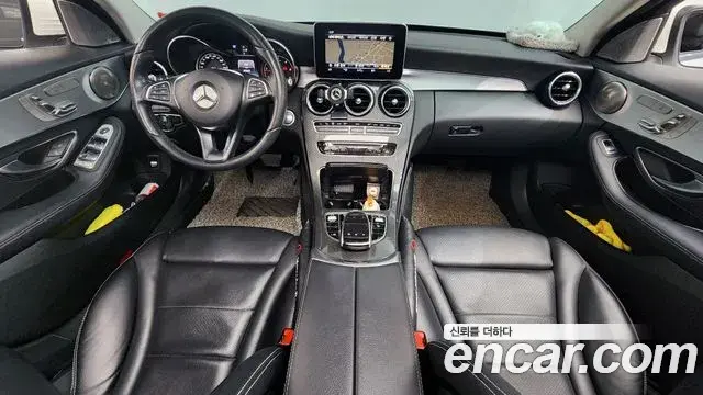 Mercedes-Benz C-Class 2018 — Photo 6/20