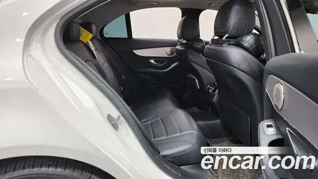 Mercedes-Benz C-Class 2018 — Photo 10/20