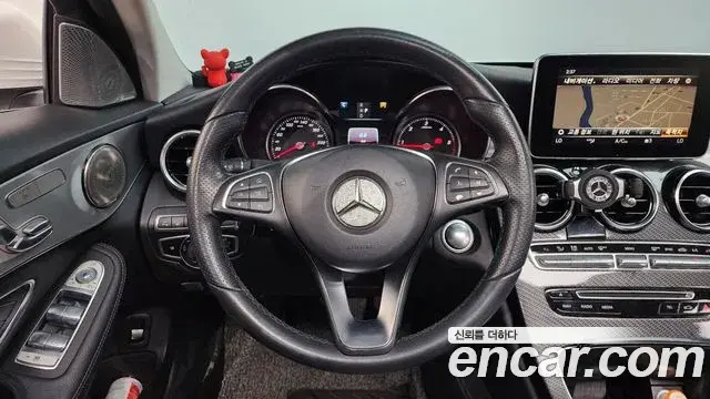 Mercedes-Benz C-Class 2018 — Photo 11/20