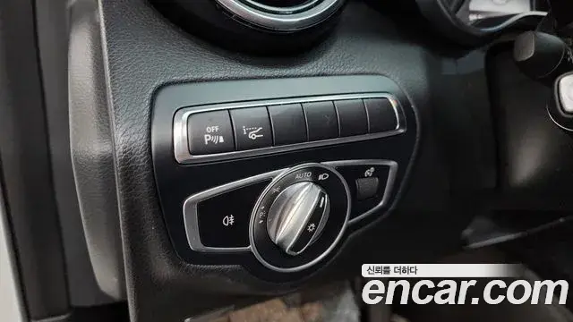 Mercedes-Benz C-Class 2018 — Photo 15/20