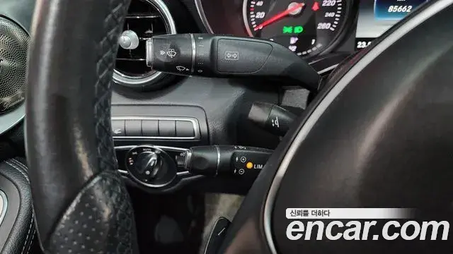 Mercedes-Benz C-Class 2018 — Photo 16/20
