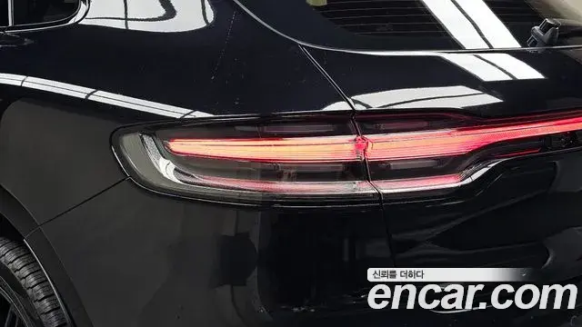 Porsche Macan 2023 — Photo 11/31