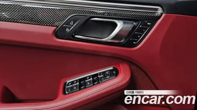 Porsche Macan 2023 — Photo 12/31